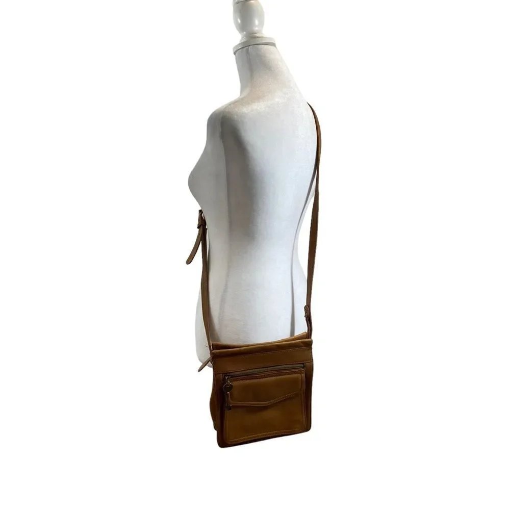‎Vintage Fossil Genuine Leather Crossbody Bag